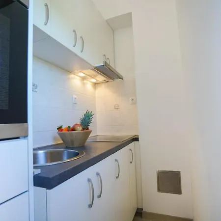 Nicol Apartment